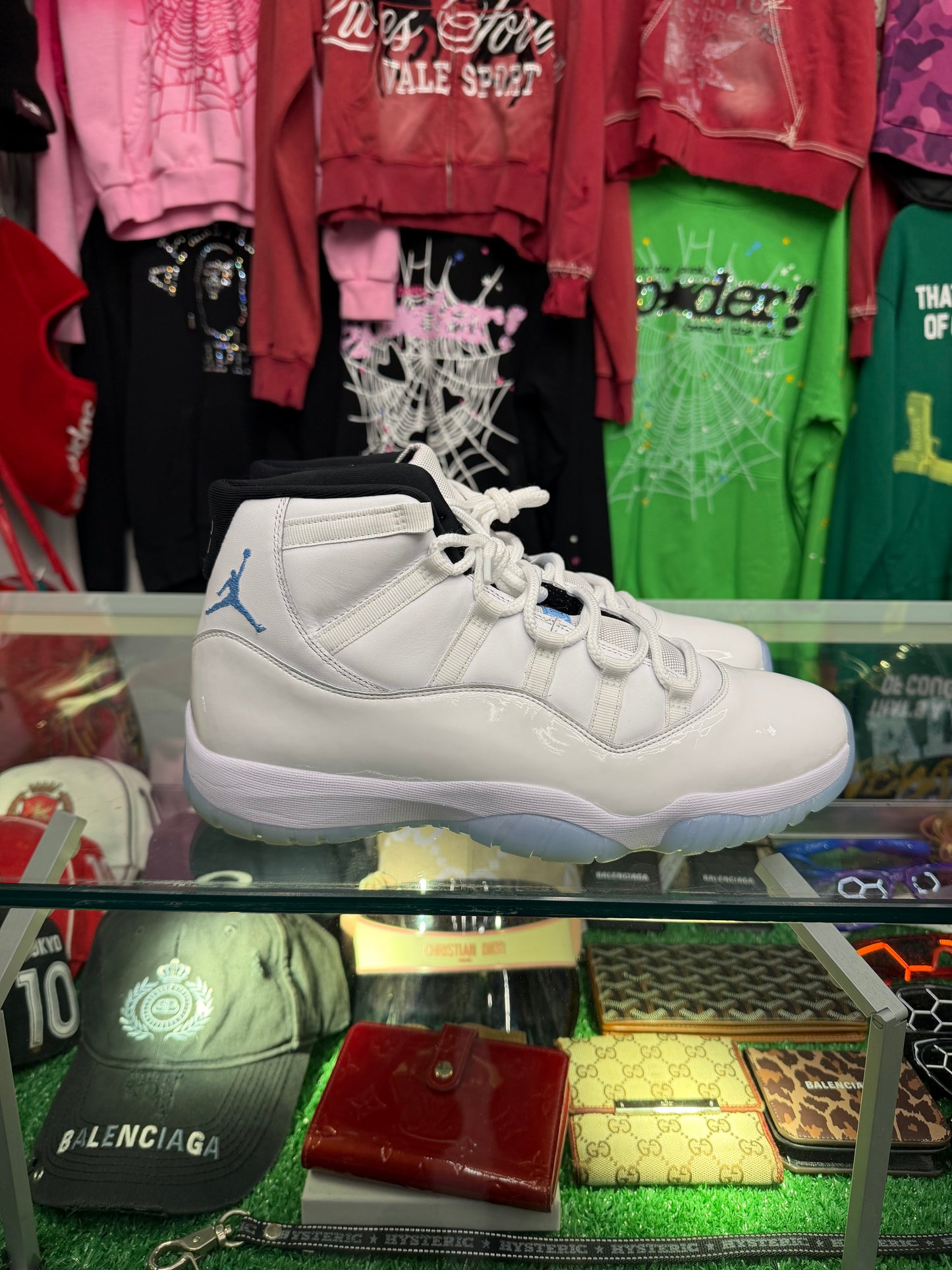 JORDAN 11 LEGEND BLUE (PRE-OWNED W/ BOX)