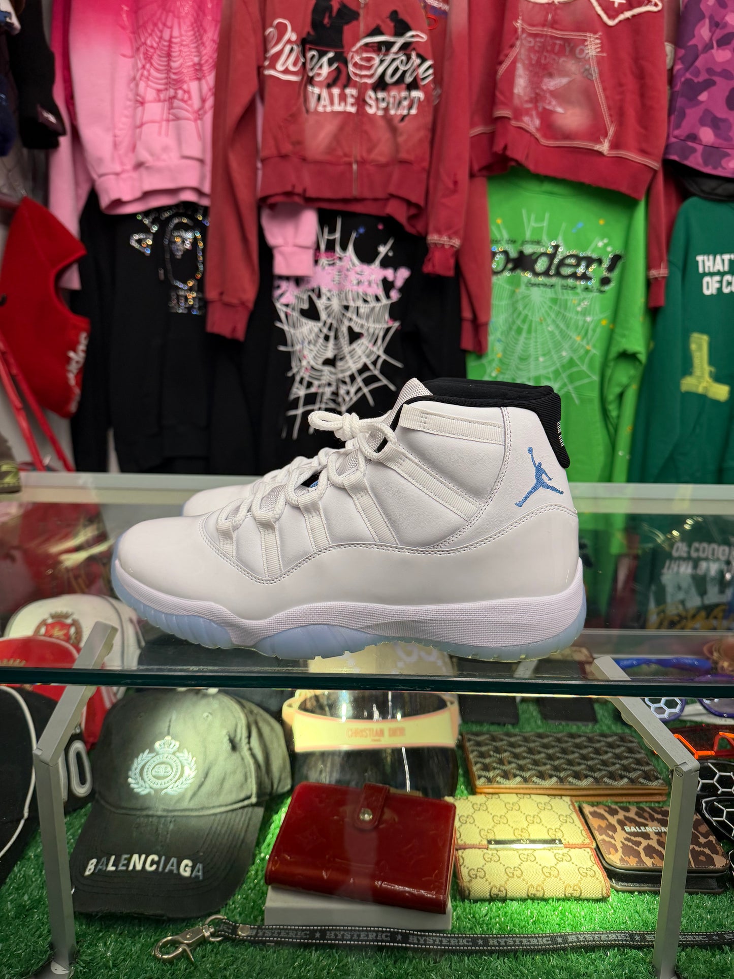 JORDAN 11 LEGEND BLUE (PRE-OWNED W/ BOX)
