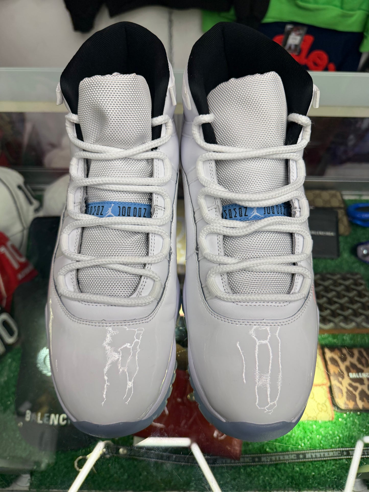 JORDAN 11 LEGEND BLUE (PRE-OWNED W/ BOX)
