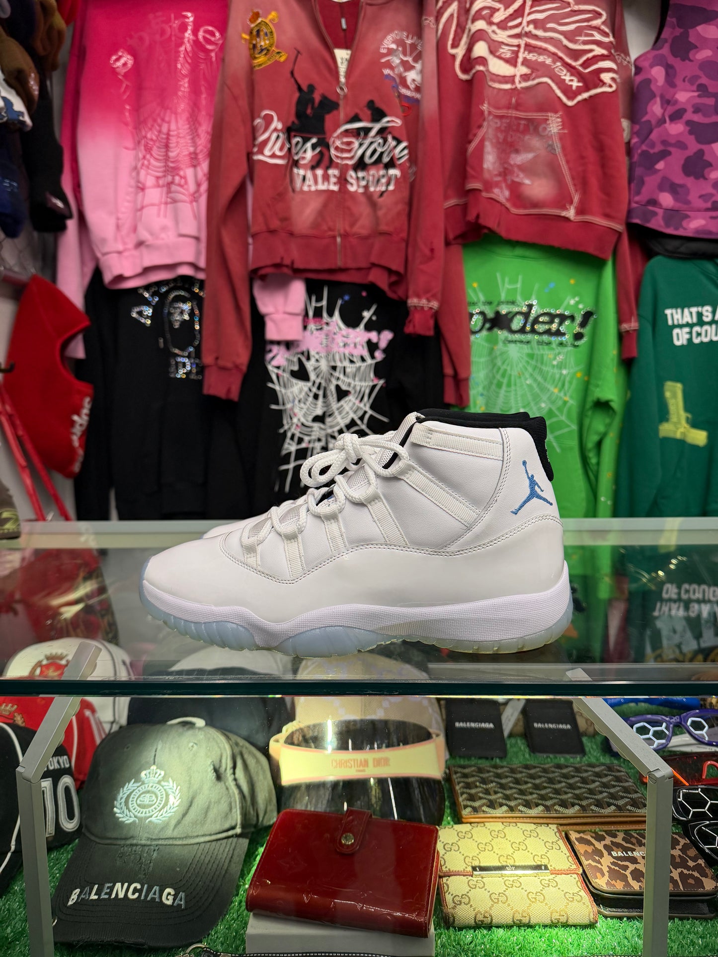 JORDAN 11 LEGEND BLUE (PRE-OWNED W/ BOX)