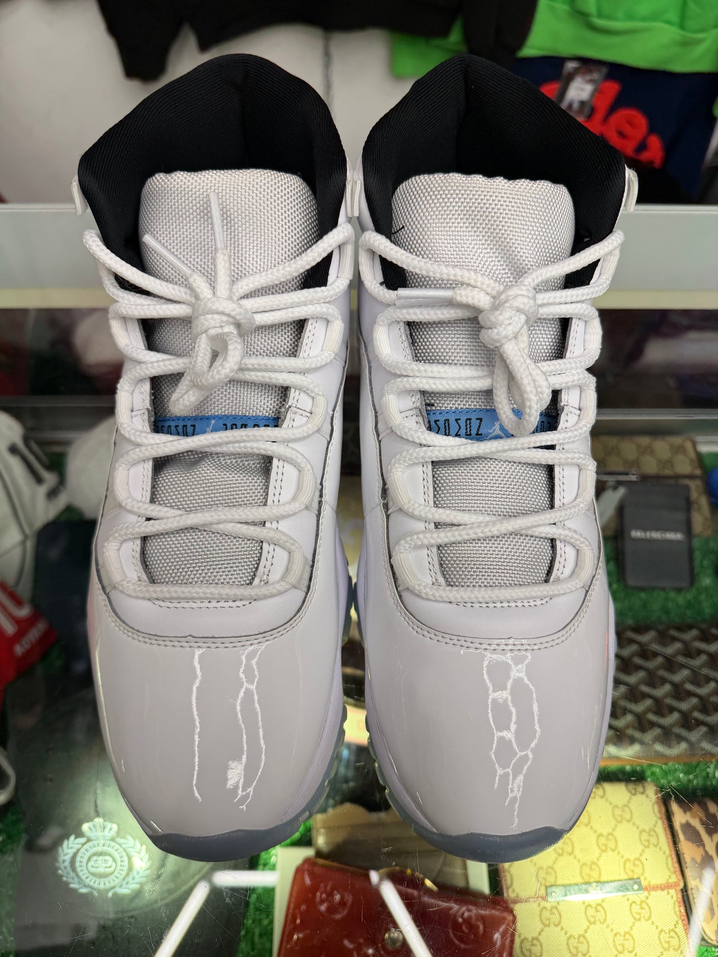 JORDAN 11 LEGEND BLUE (PRE-OWNED W/ BOX)