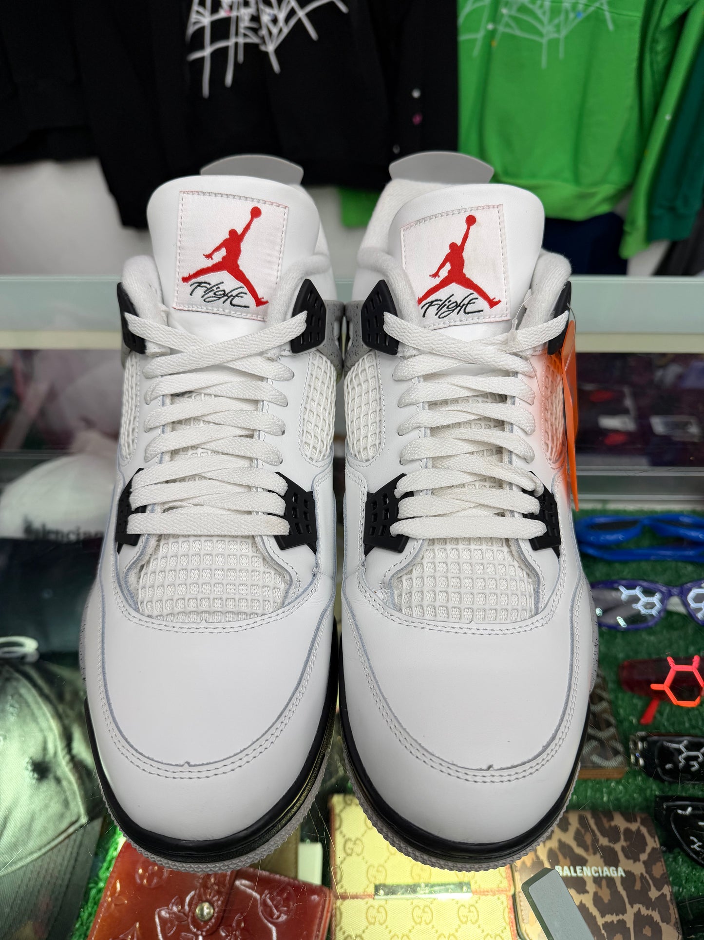 JORDAN 4 WHITE CEMENT (PRE-OWNED W/ BOX)