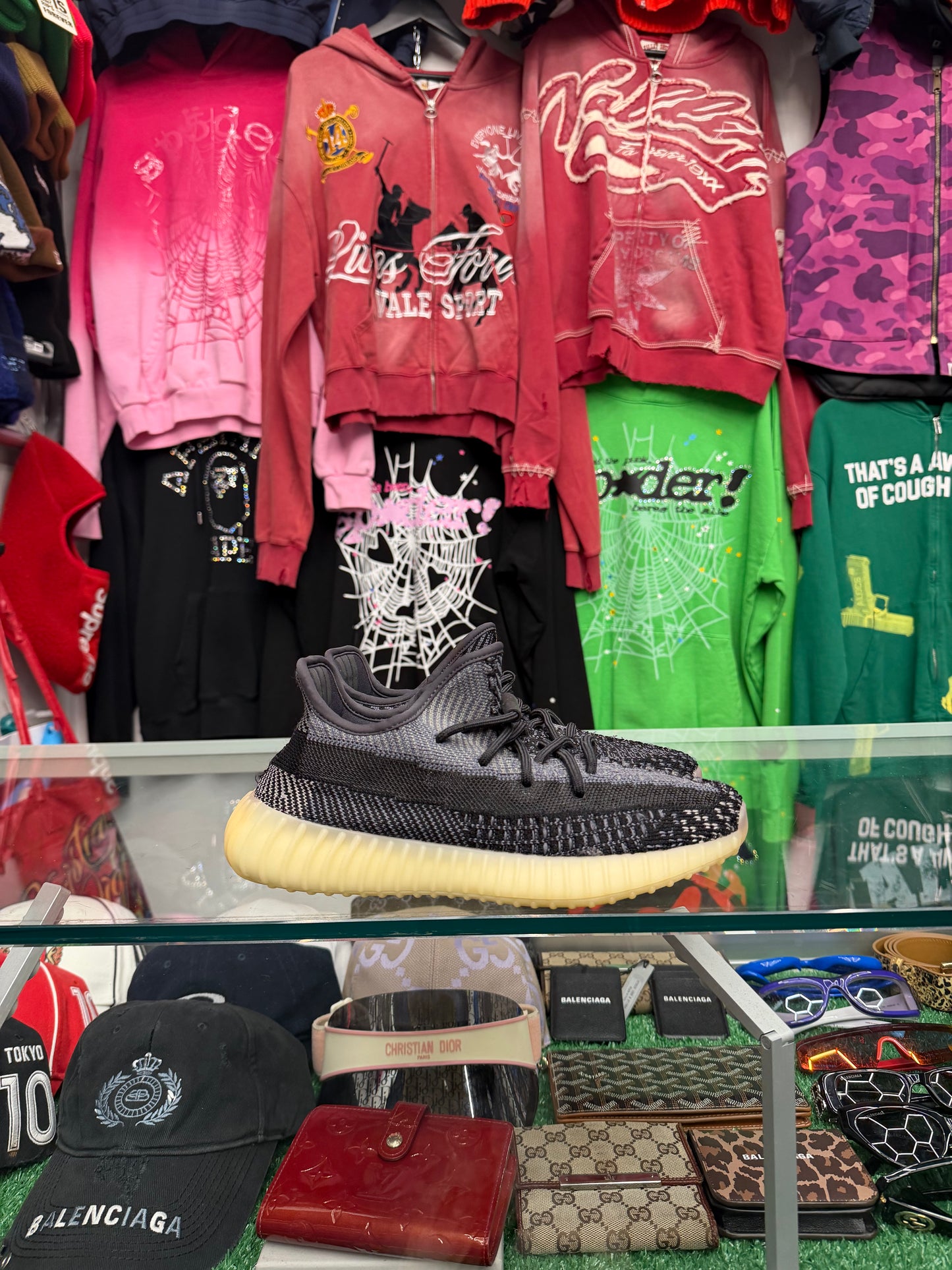 YEEZY 350 V2 CARBON (PRE-OWNED W/ BOX)