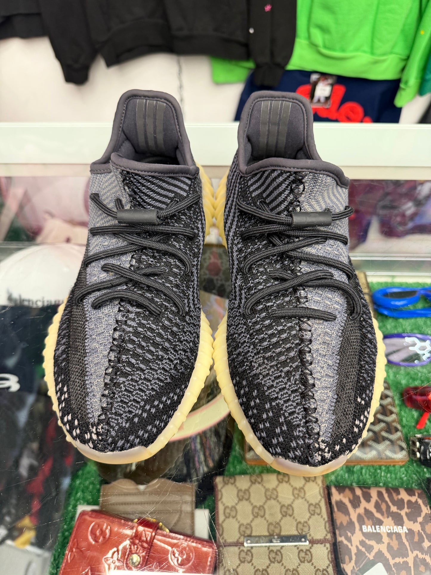 YEEZY 350 V2 CARBON (PRE-OWNED W/ BOX)