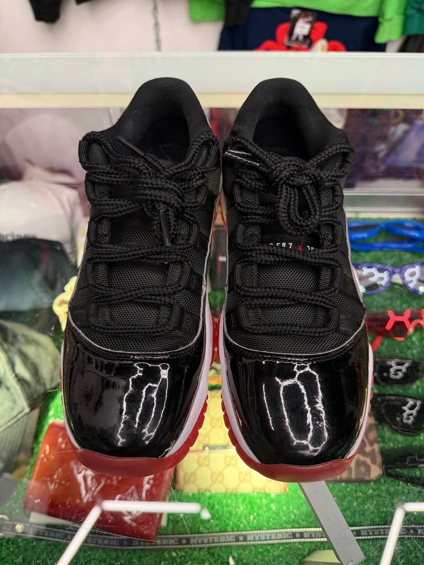 JORDAN 11 LOW BRED (PRE-OWNED W/ BOX)
