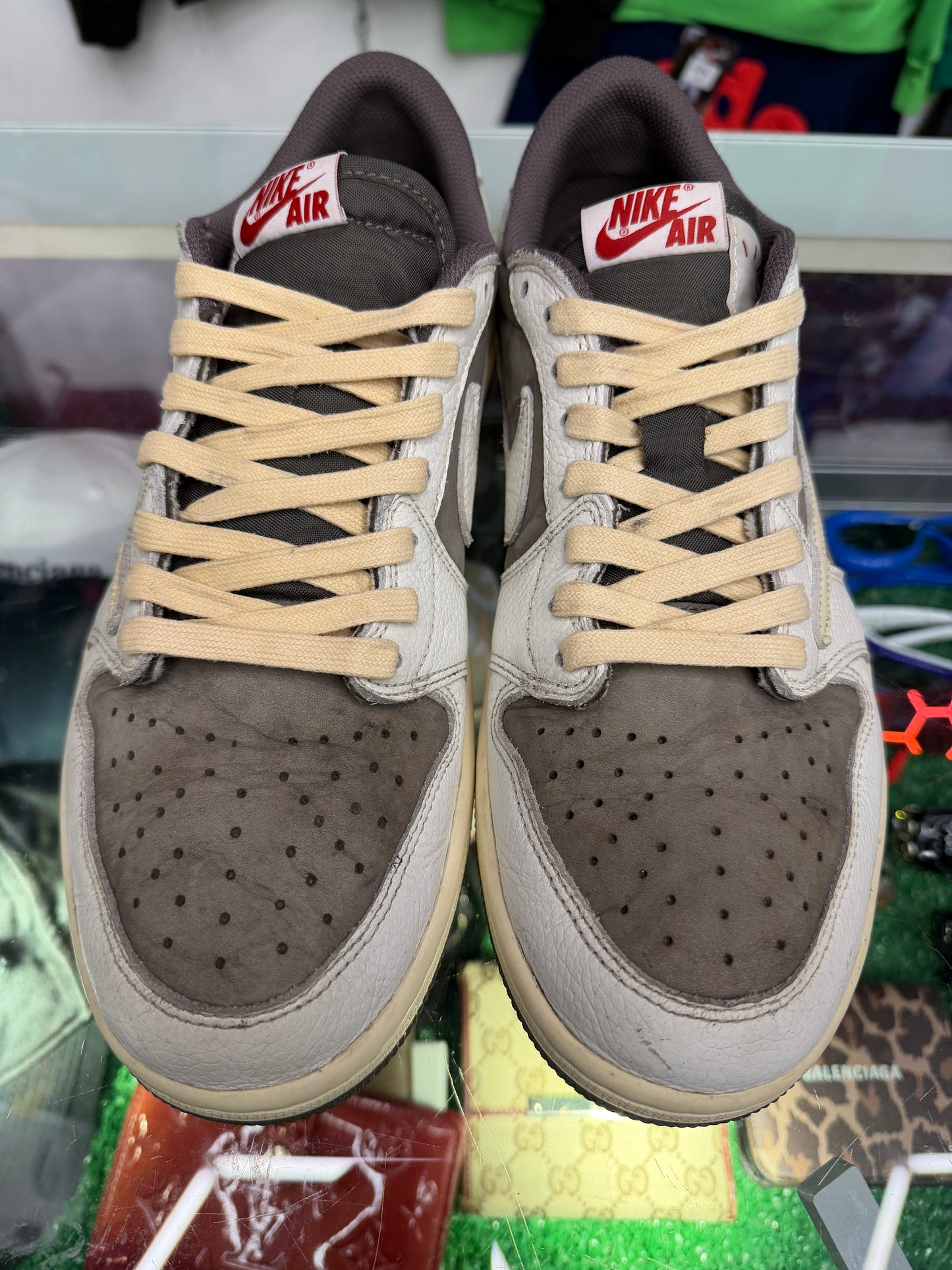 JORDAN 1 LOW TRAVIS SCOTT REVERSE MOCHA (PRE-OWNED W/ BOX)