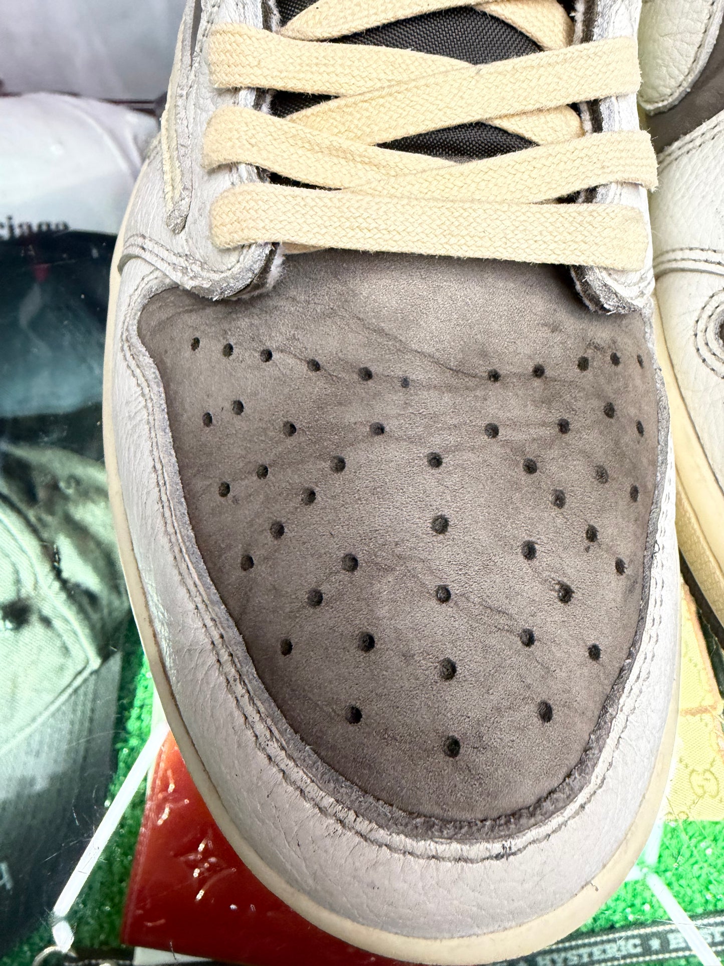 JORDAN 1 LOW TRAVIS SCOTT REVERSE MOCHA (PRE-OWNED W/ BOX)