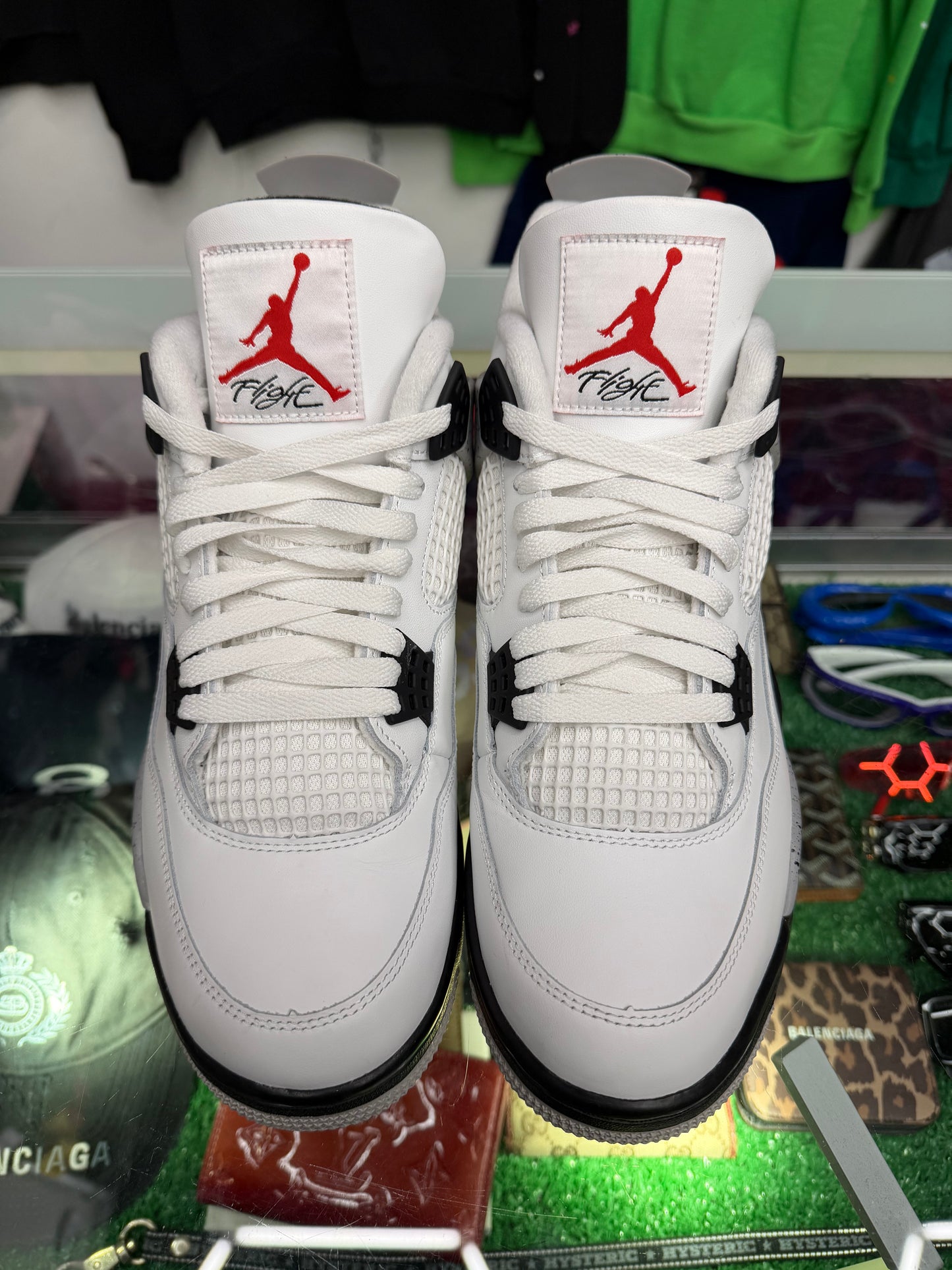 JORDAN 4 WHITE CEMENT (PRE-OWNED W/ BOX)