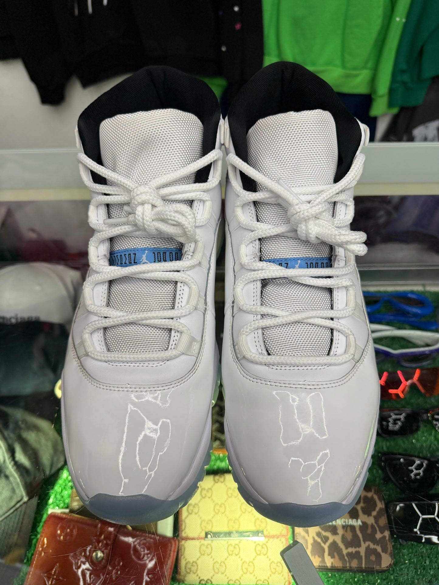 JORDAN 11 LEGEND BLUE (PRE-OWNED W/ BOX)