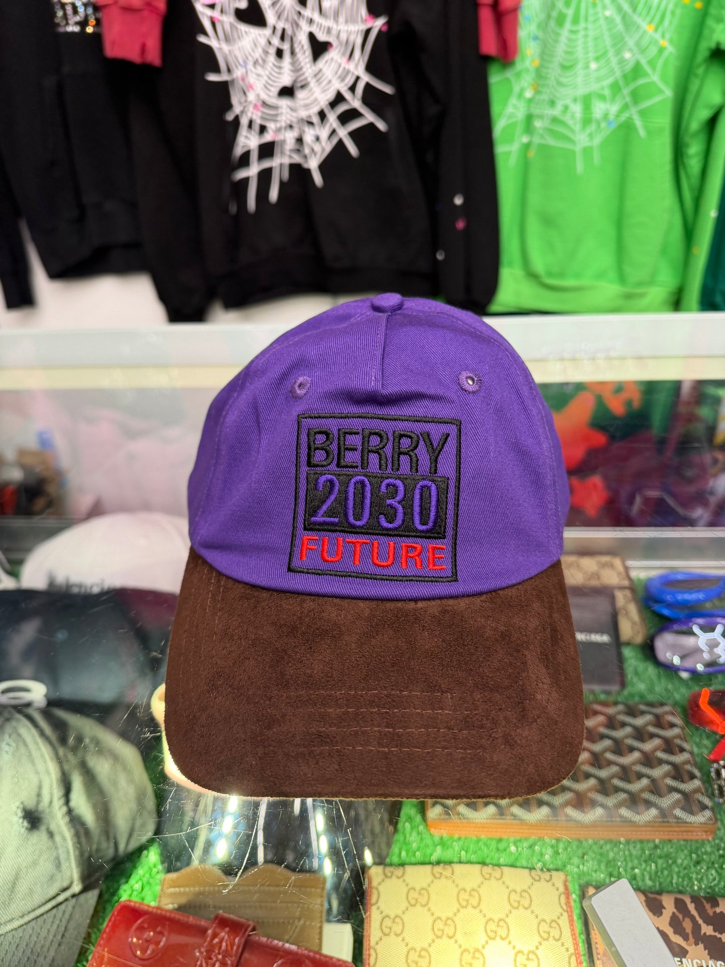 GV GALLERY RASPBERRY HILL FUTURE HAT (BRAND NEW)