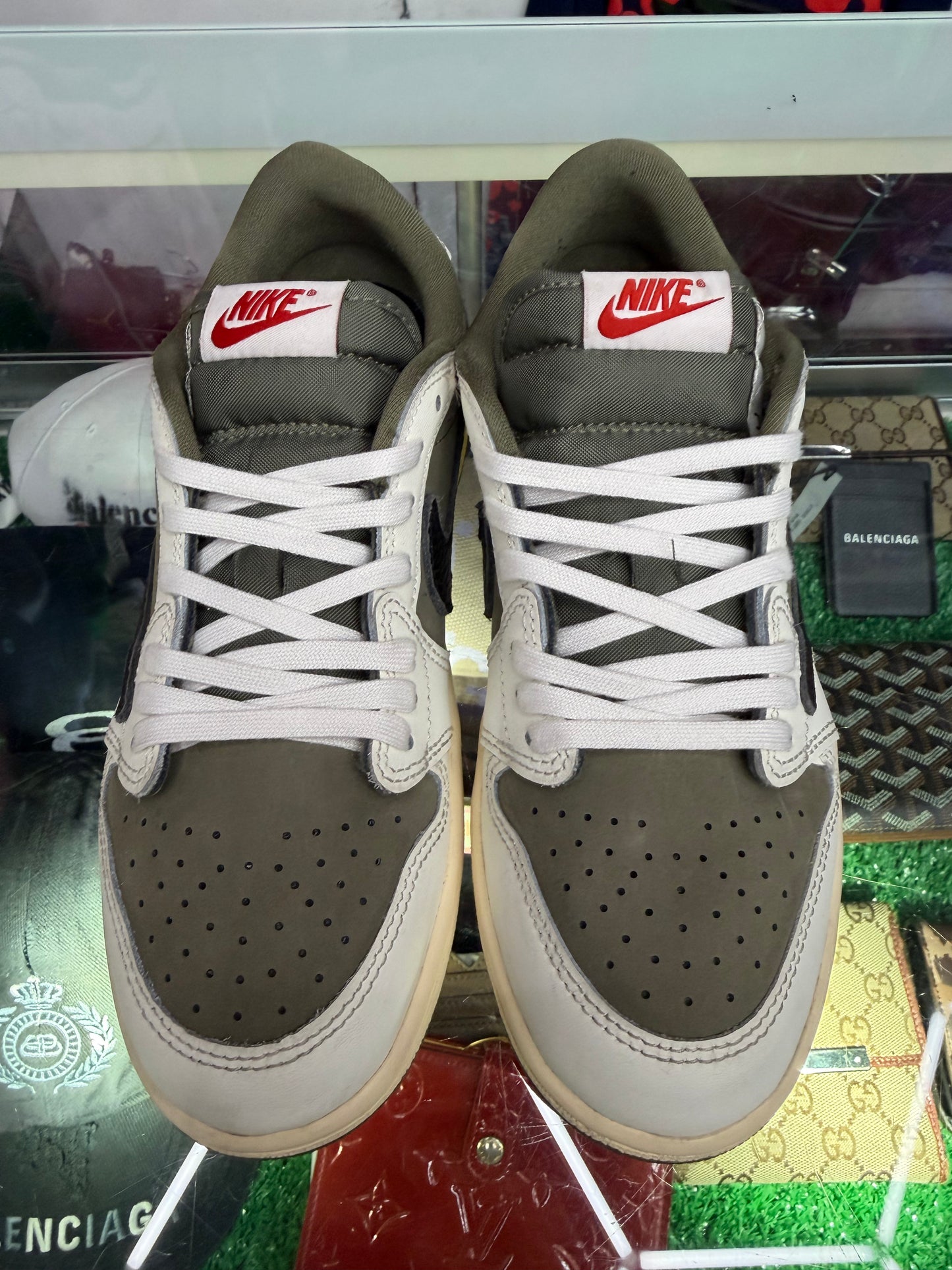 JORDAN 1 LOW TRAVIS SCOTT MEDIUM OLIVE (PRE-OWNED NO BOX)