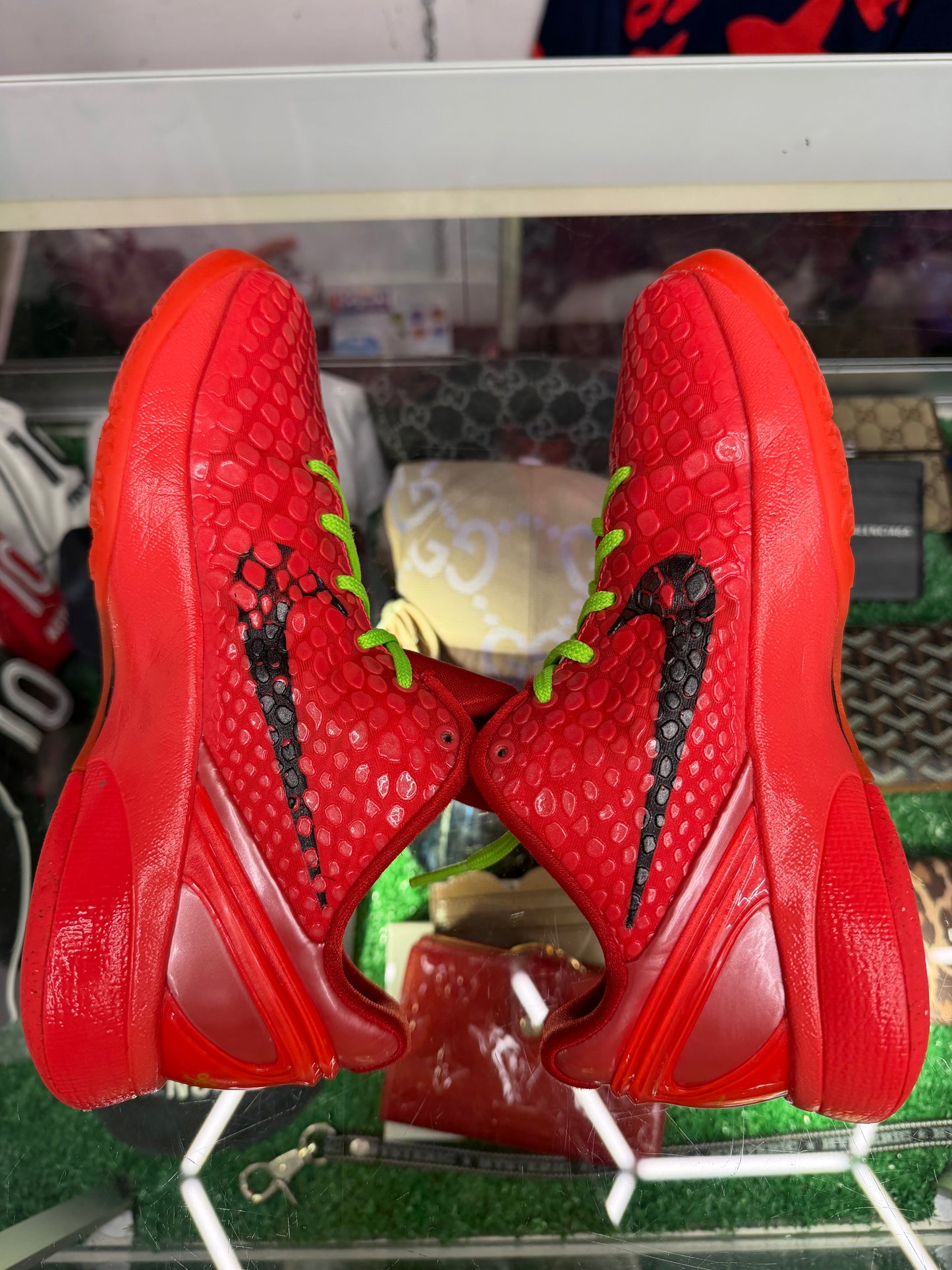 KOBE 6 REVERSE GRINCH (PRE-OWNED NO BOX)