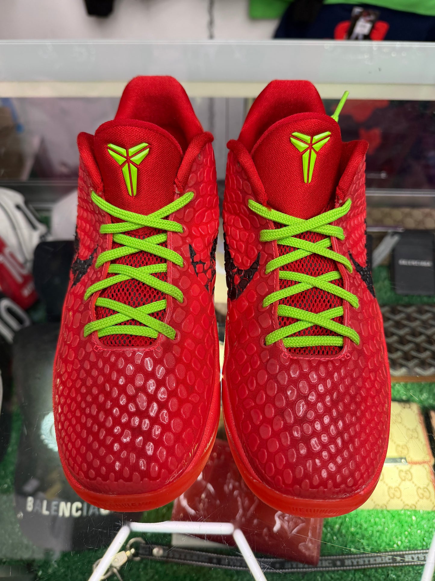 KOBE 6 REVERSE GRINCH (PRE-OWNED NO BOX)