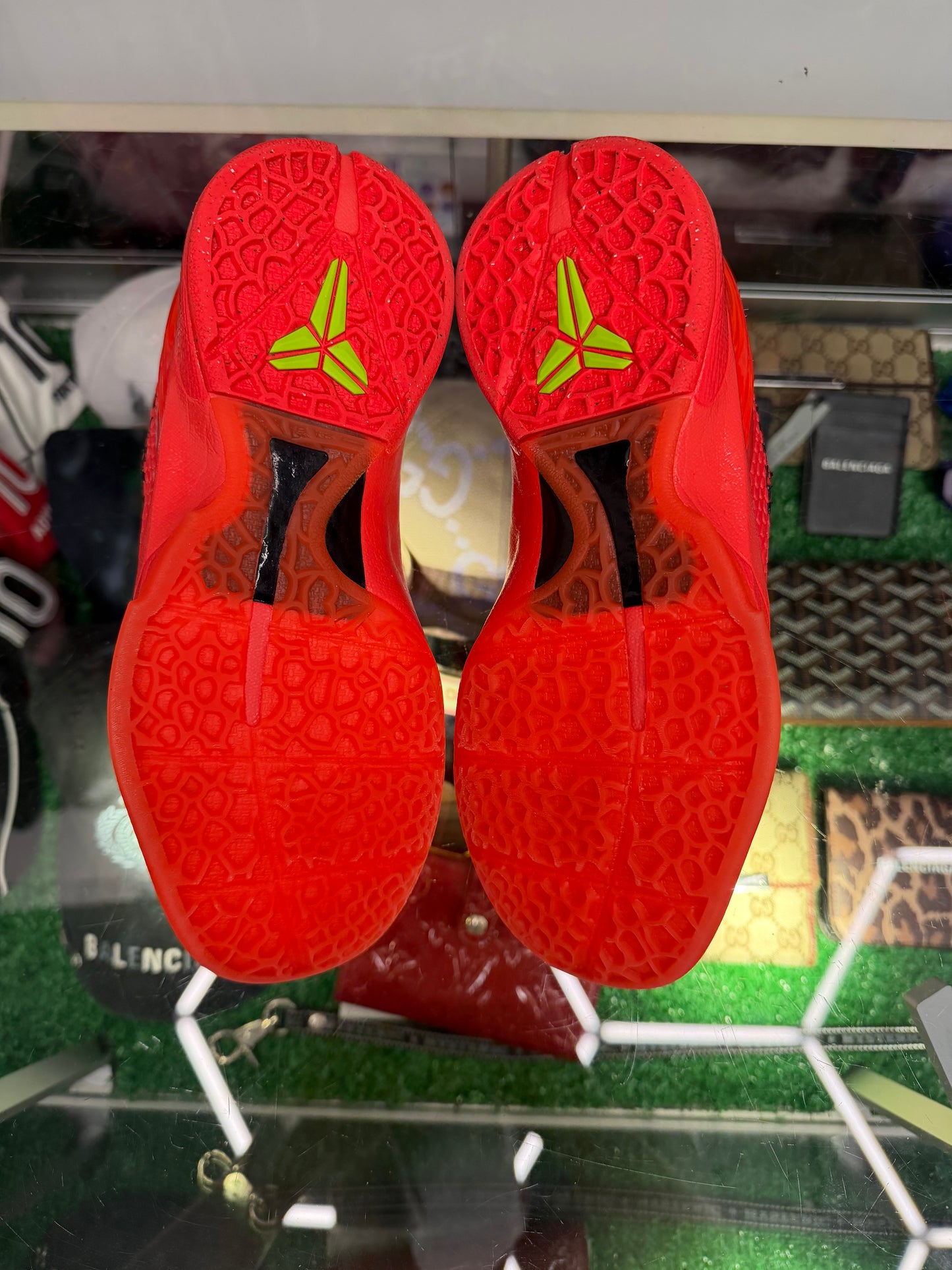 KOBE 6 REVERSE GRINCH (PRE-OWNED NO BOX)