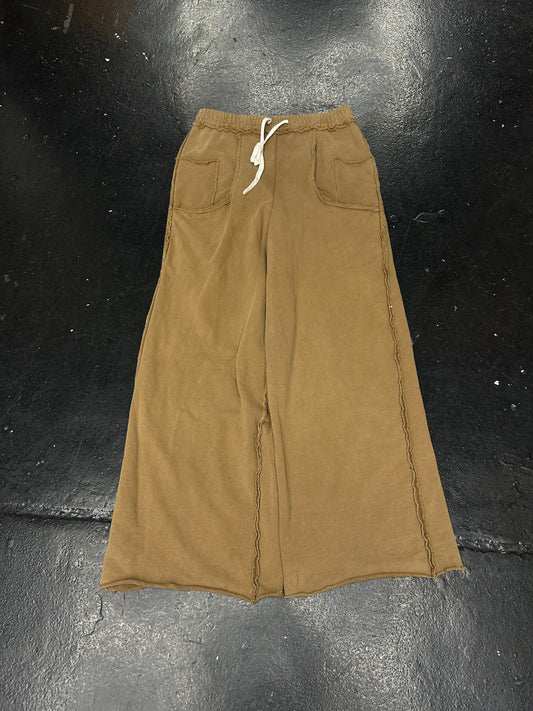 HMDD HAPPY MEMORIES INSIDE OUT KHAKI SWEATPANTS (PRE-OWNED)