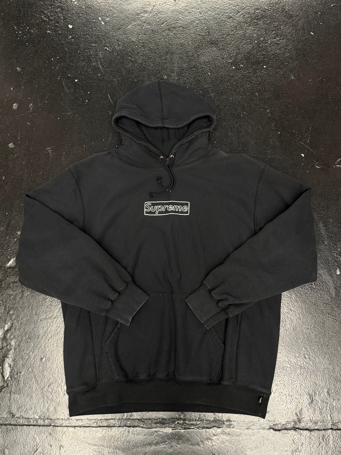 SUPREME KAWS BOX LOGO HOODIE (PRE-OWNED)