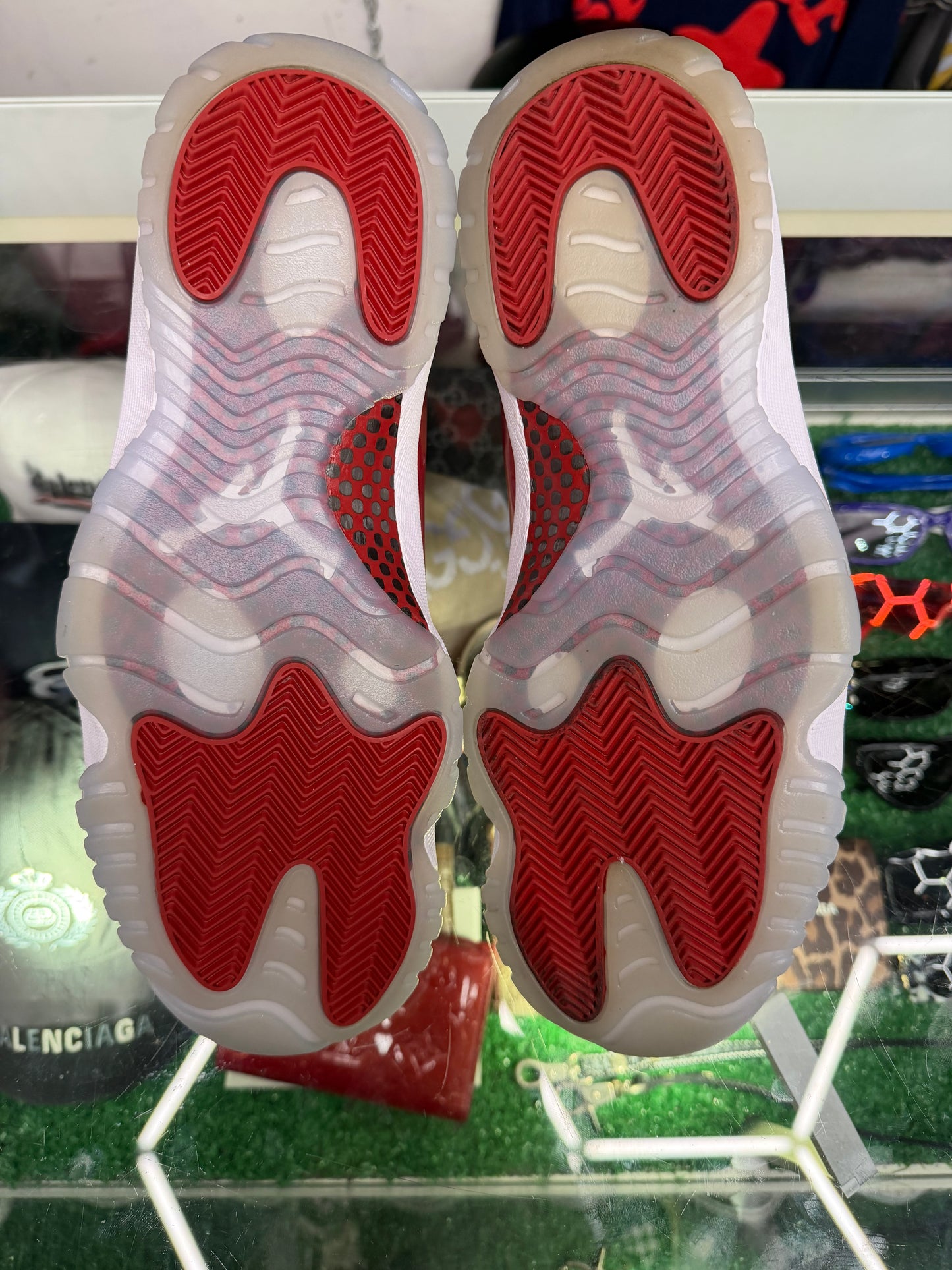 JORDAN 11 CHERRY (PRE-OWNED W/ BOX)