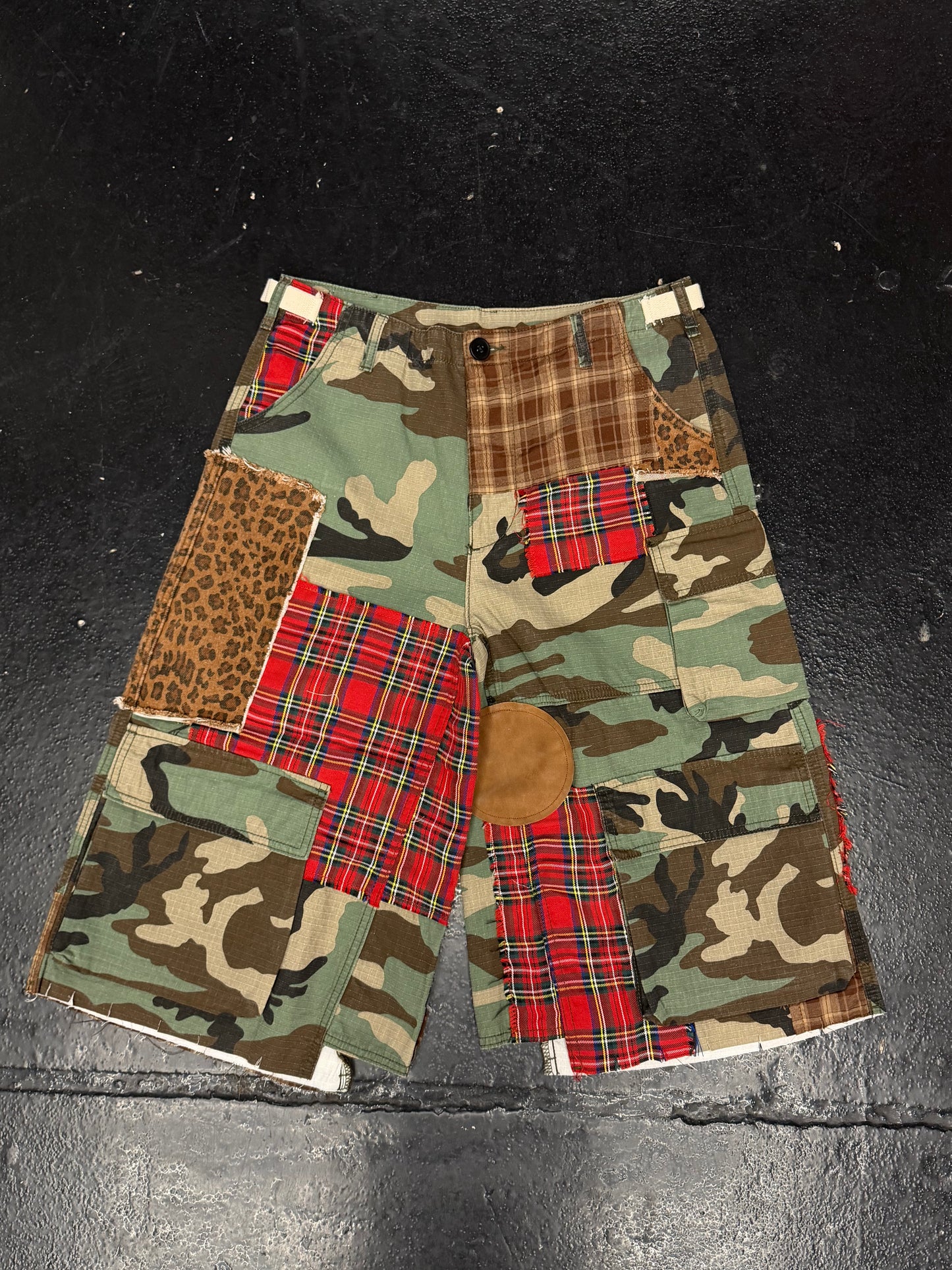 BRAVEST CAMO CARGO SHORTS (BRAND NEW)