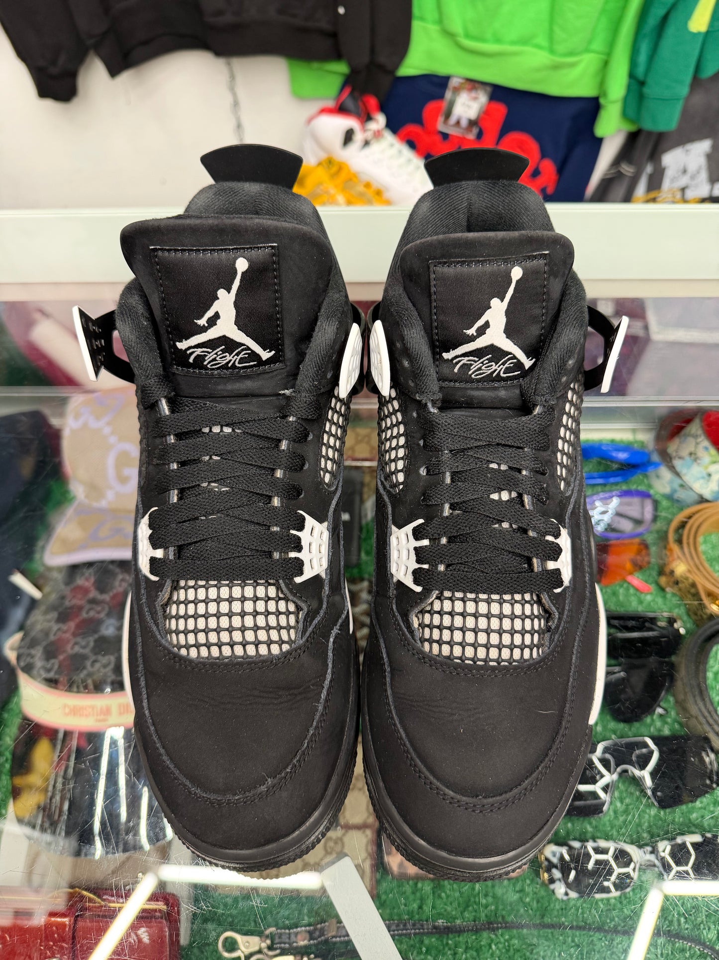 JORDAN 4 WHITE THUNDER (PRE-OWNED W/ BOX)