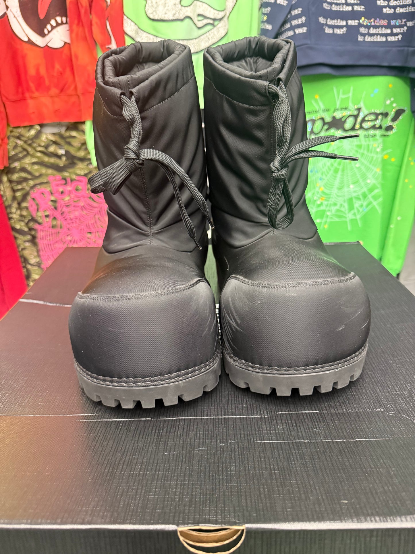 BALENCIAGA ALASKA LOW BOOT (PRE-OWNED W/BOX)