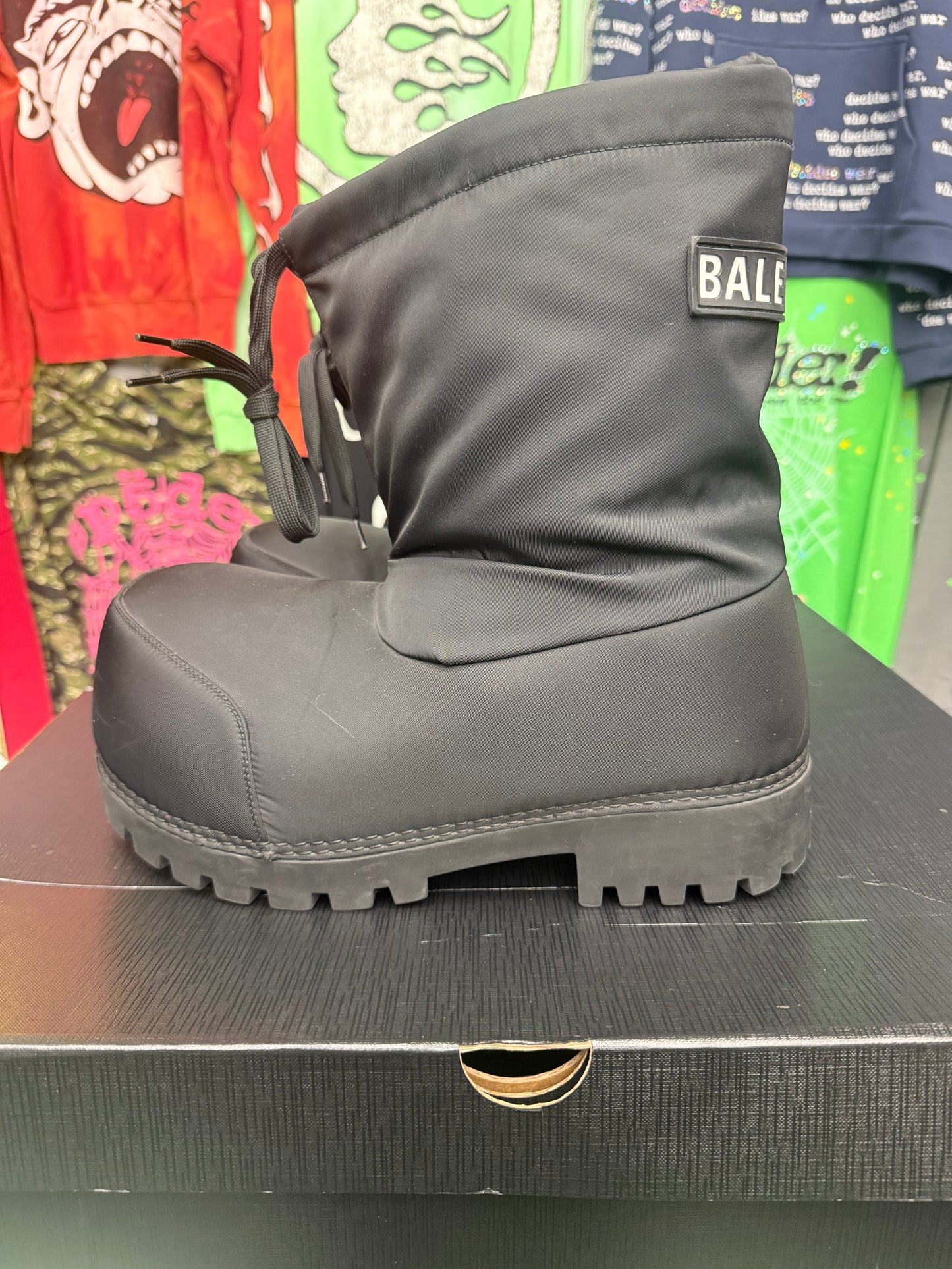 BALENCIAGA ALASKA LOW BOOT (PRE-OWNED W/BOX)