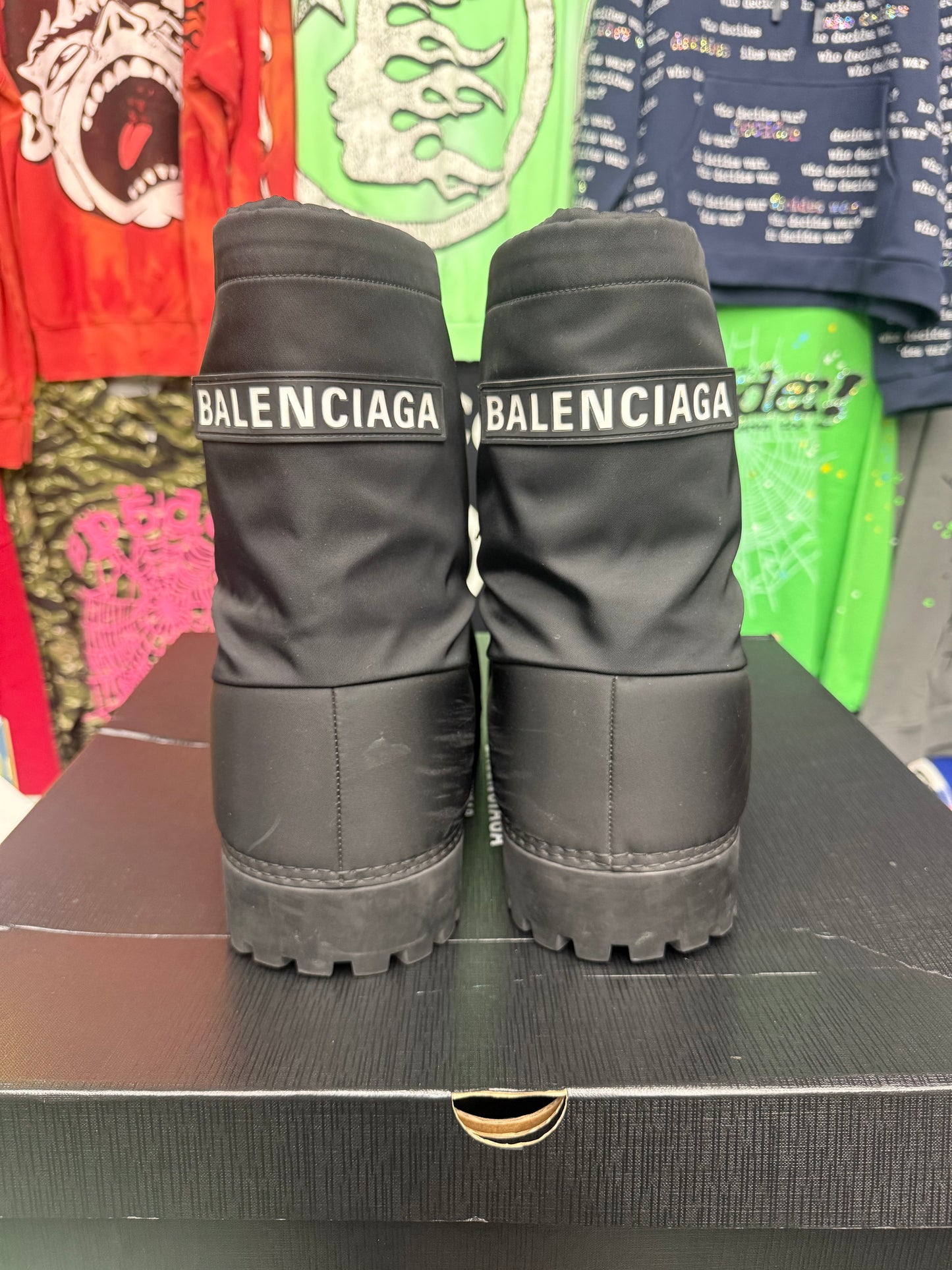 BALENCIAGA ALASKA LOW BOOT (PRE-OWNED W/BOX)