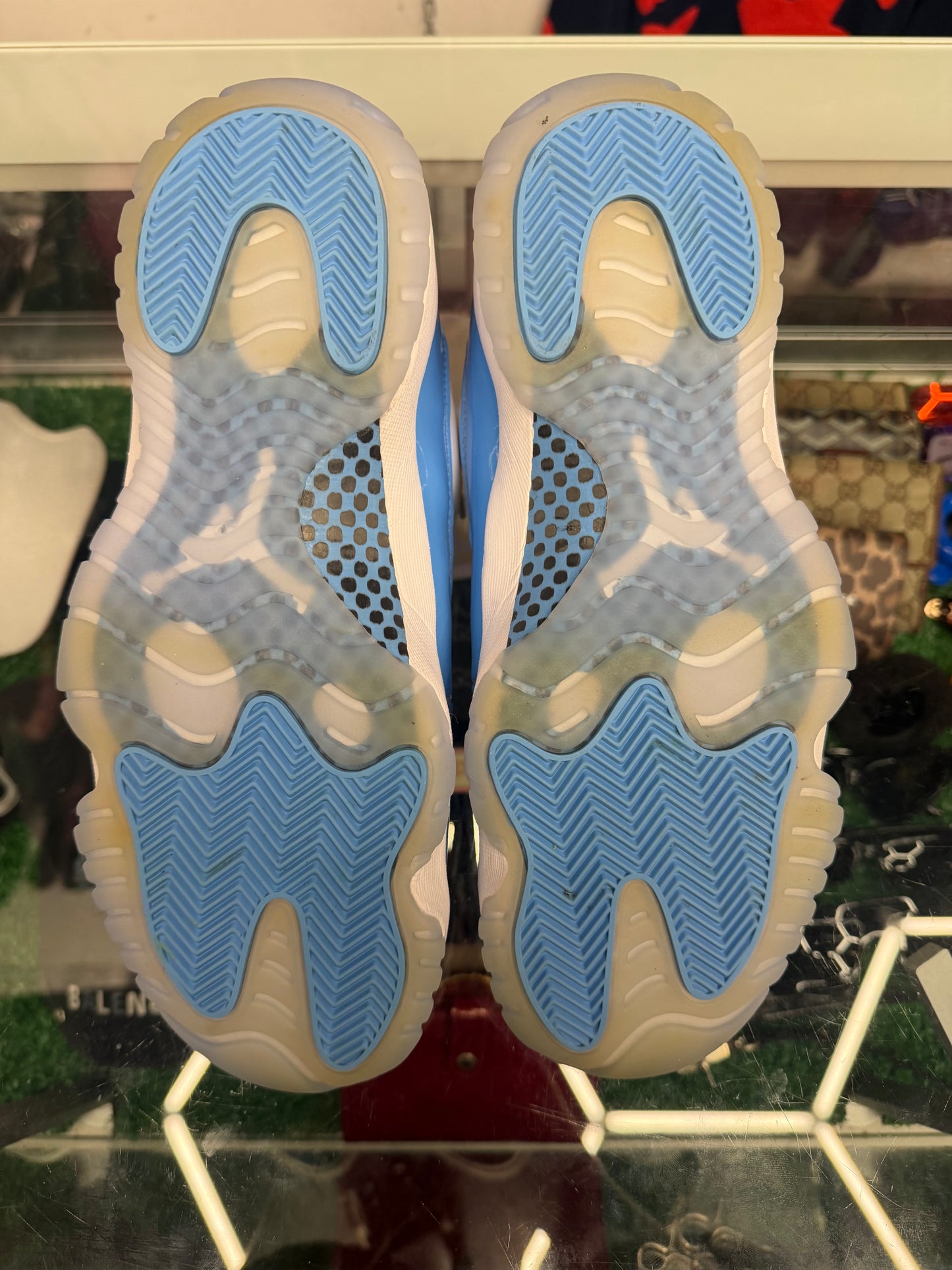 JORDAN 11 UNIVERSITY BLUE (PRE- OWNED W/ BOX)