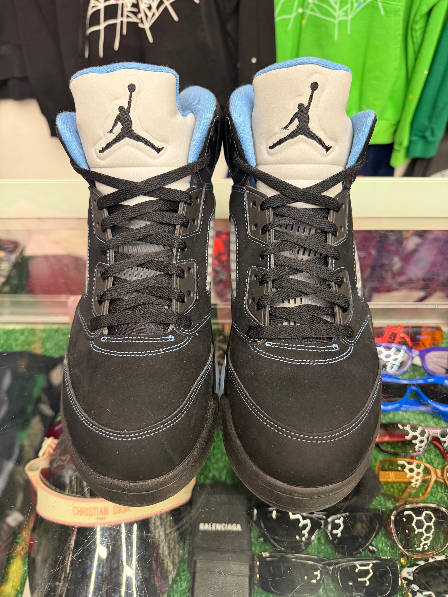 JORDAN 5 BLACK UNIVERSITY BLUE (PRE-OWNED W/ BOX)