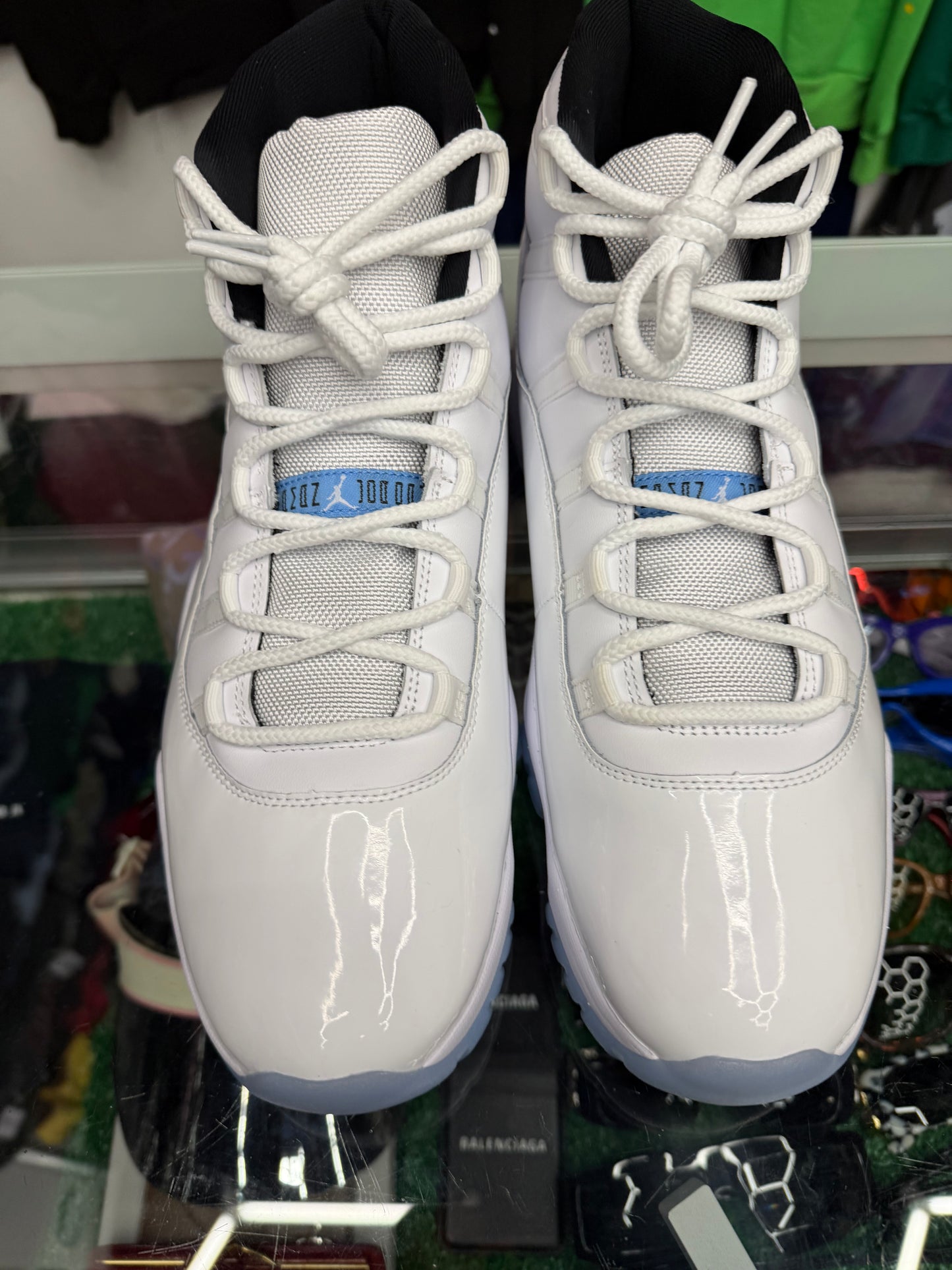 JORDAN 11 LEGEND BLUE (PRE-OWNED W/ BOX)