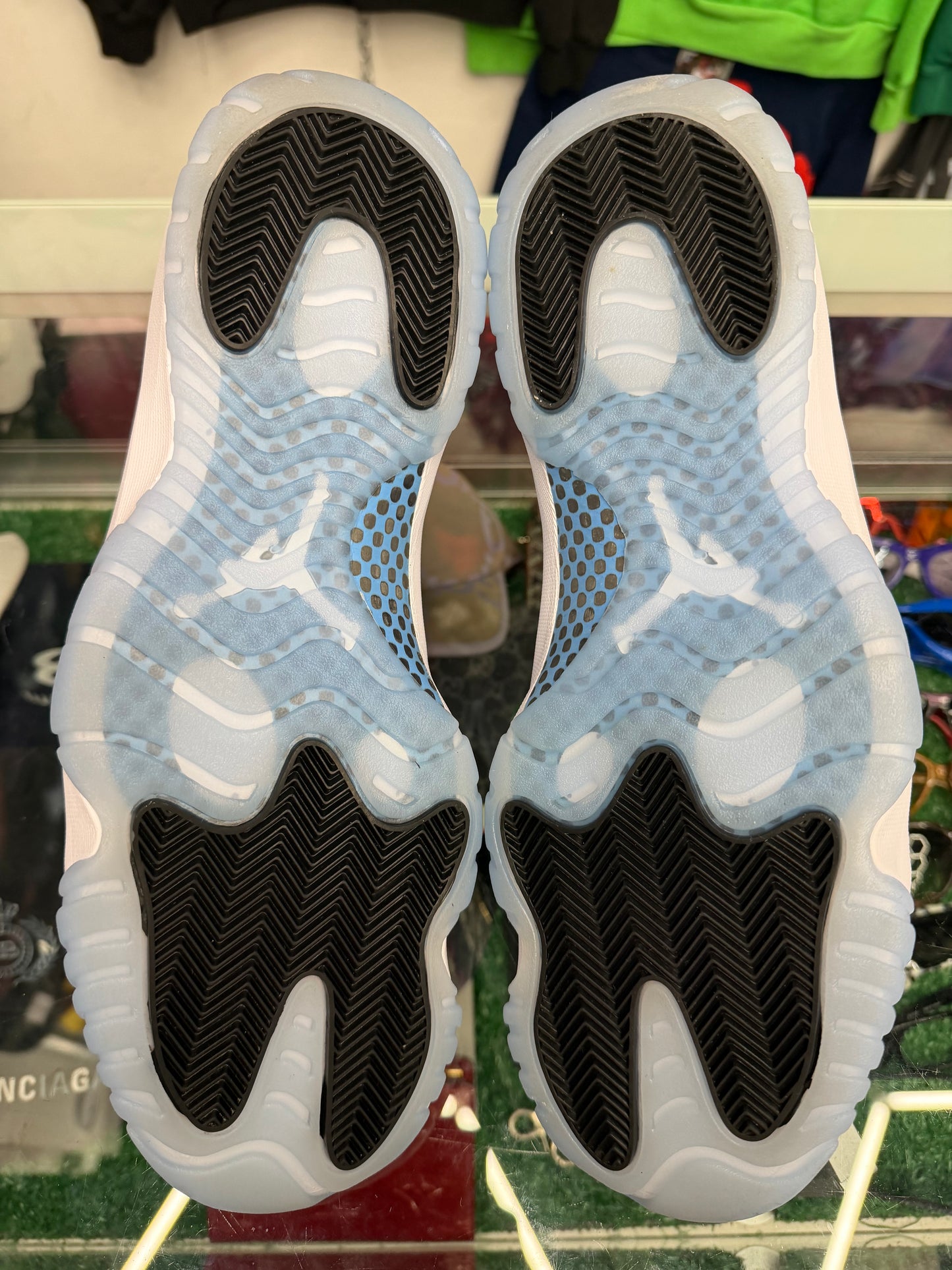 JORDAN 11 LEGEND BLUE (PRE-OWNED W/ BOX)