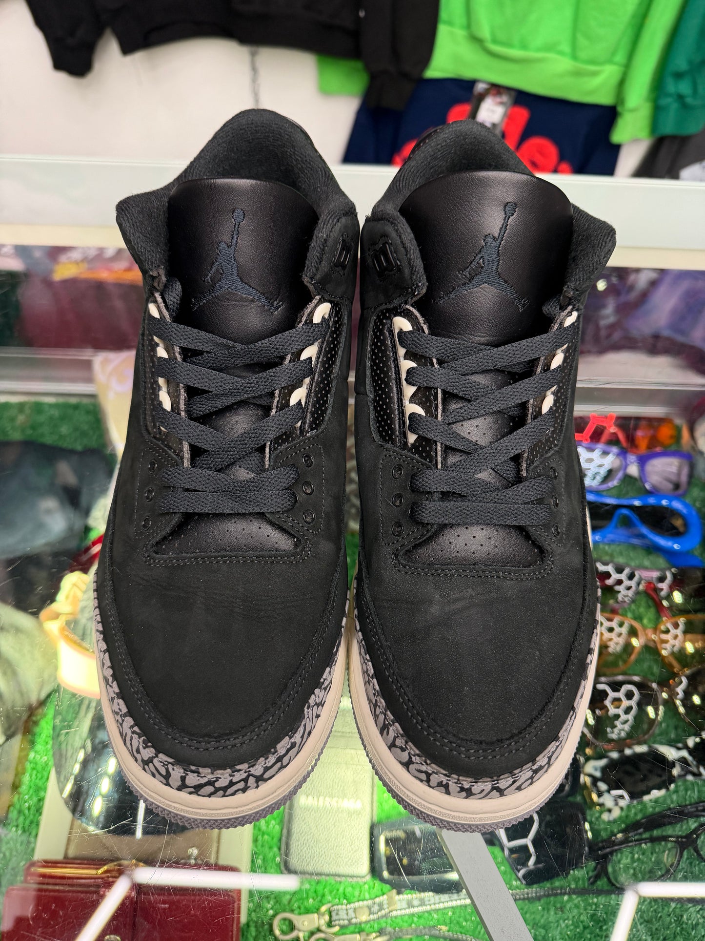 JORDAN 3 OFF NIOR (PRE-OWNED W/ BOX)