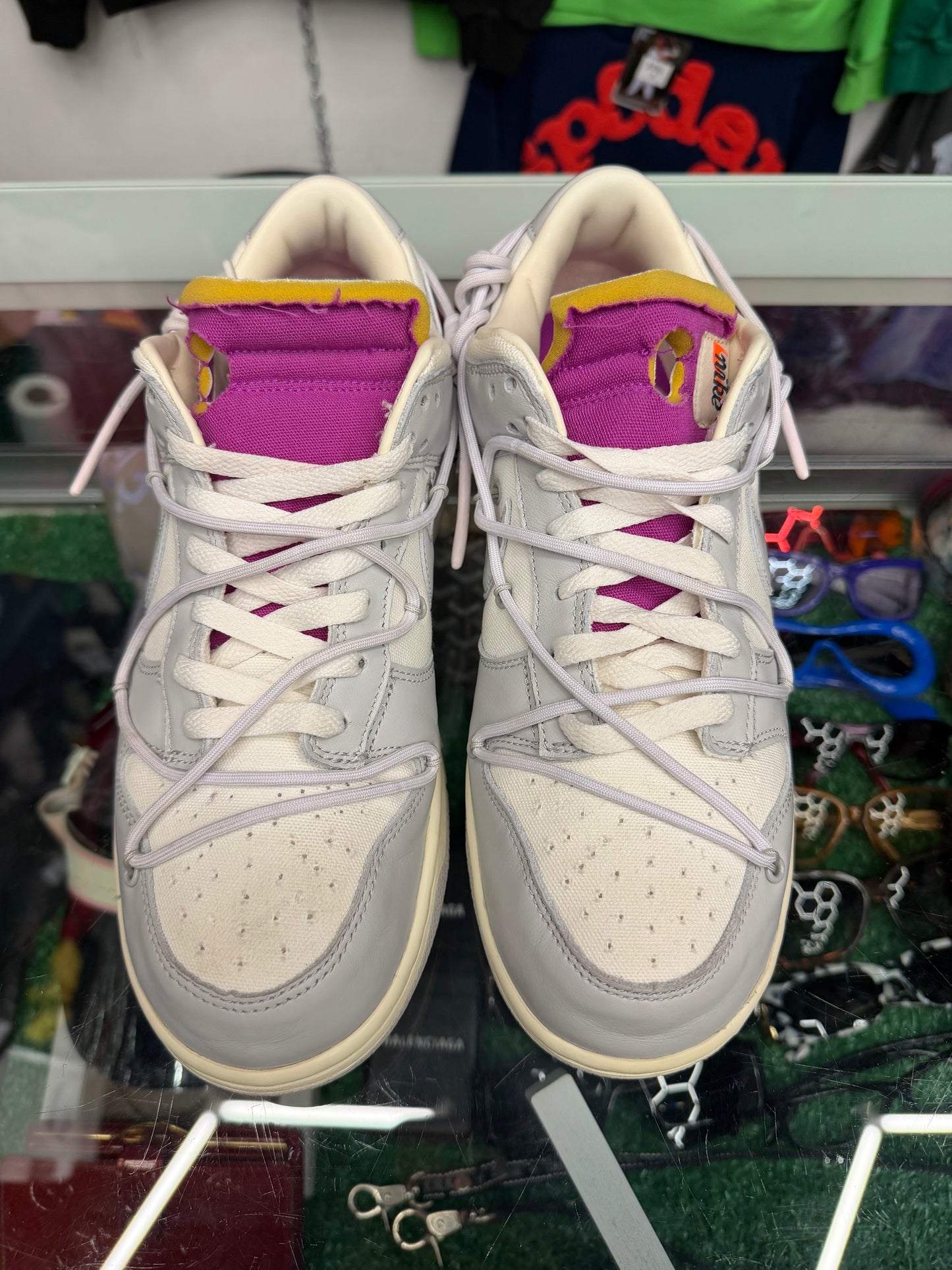 DUNK LOW OFF WHITE LOT 3 (PRE-OWNED W/ BOX)