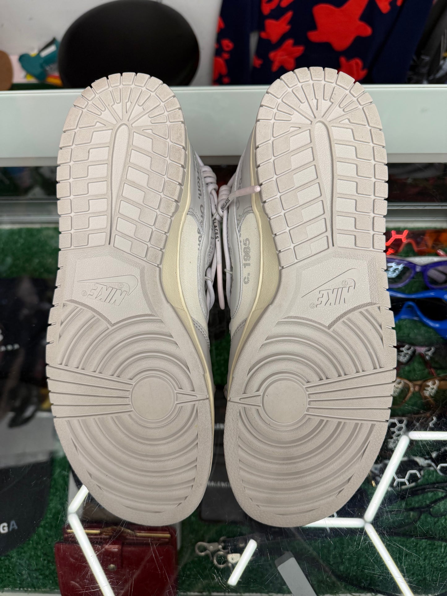 DUNK LOW OFF WHITE LOT 3 (PRE-OWNED W/ BOX)